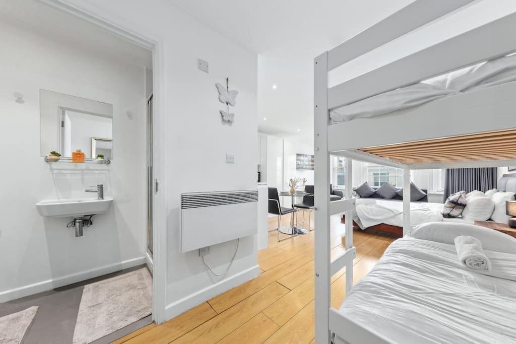 Spacious And Delightful Sleep 5 Piccadilly Vrc ลอนดอน ภายนอก รูปภาพ