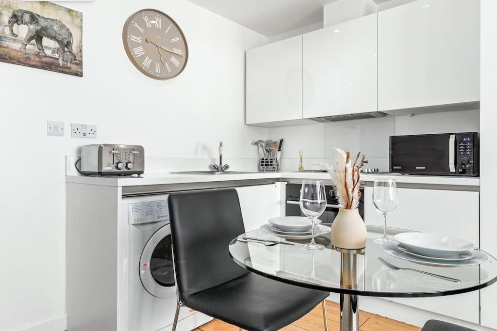 Spacious And Delightful Sleep 5 Piccadilly Vrc ลอนดอน ภายนอก รูปภาพ